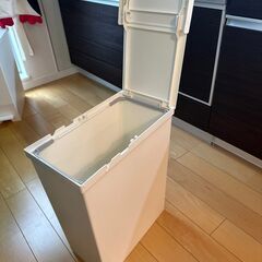 リス ゴミ箱 TOSTE レバーオープン30L ホワイト 日本製の画像