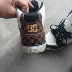 DCのスニーカーの画像