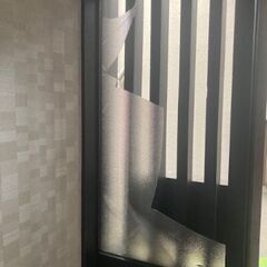住宅や店舗事務所のガラス破損の修理は 【ガラスの緊急修理サービス...