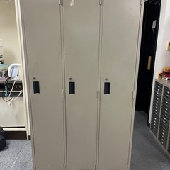 【谷四引取限定】コクヨ(KOKUYO)中古 3人用更衣ロッカー【...