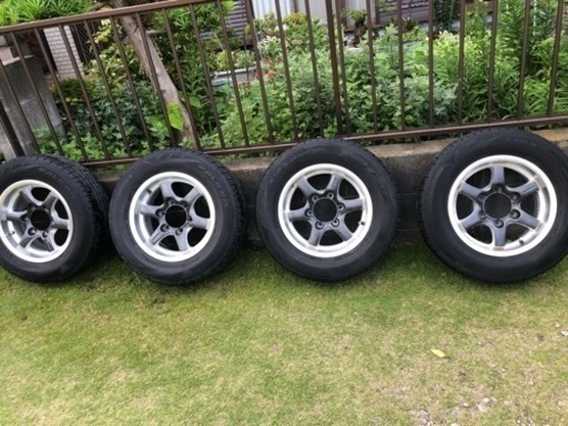 6穴アルミホイール　タイヤ付き