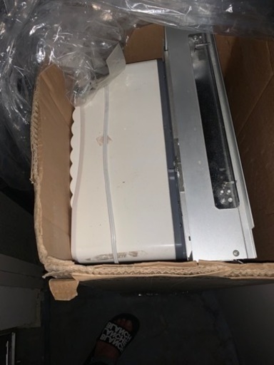 ウインド型ルームエアコン