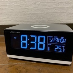 ★値下げ★デジタル時計+スマホ充電の画像