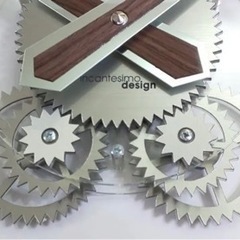 Incantesimo Design社製の壁掛け時計の画像