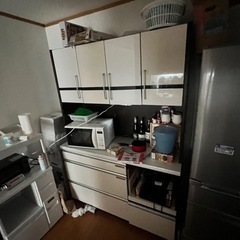 電気コンセント付き食器棚