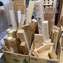 お急ぎを！バーベキュー、焚き木などに！　幅5cm前後、長さ30c...