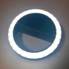 スマホ ノートPC クリップ自撮りライトの画像