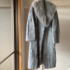 希少、シルバー毛皮コート