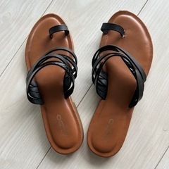 ALDO フラットブラックサンダル　