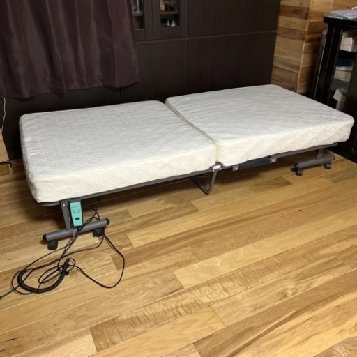 折りたたみ電動ベッド