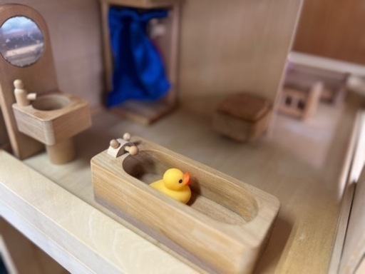 ボーネルンド　家具付き木製ドールハウス