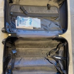 スーツケース 黒の画像