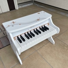 小さなピアノ使って下さい