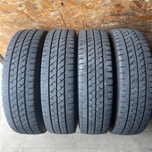 バリ山　BRIDGESTONE ブリヂストン　ブリジストン　VL1 195/80R15 107/105L LT スタッドレス　タイヤ　2019年製　15インチ