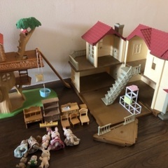 【中古】シルバニアファミリー　赤い屋根のおうち、ツリーハウスほか