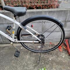 自転車 白 クロスバイク 変速付きの画像