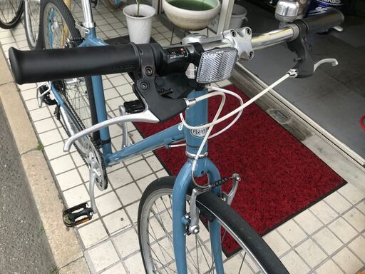 とても綺麗なブルーグレーのクロスバイク