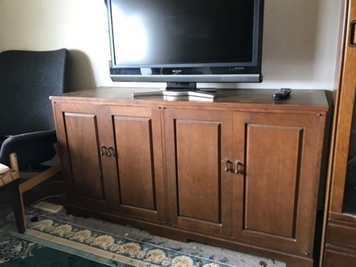 テレビ台兼収納。