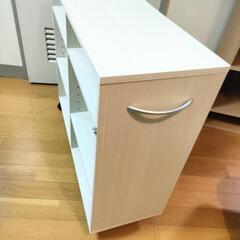 押し入れ用キャスター付き本棚の画像