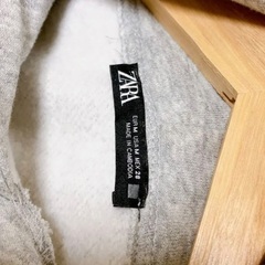 ZARA フード付きスウェットの画像