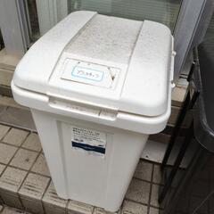 【取引中】ゴミ箱 45L 白の画像