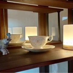 アンティーク飾り棚の画像
