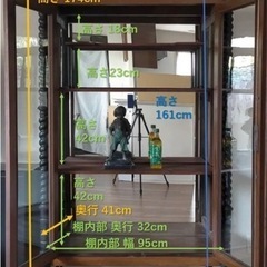 アンティーク飾り棚の画像