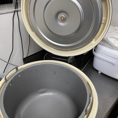 業務用保温ジャーの画像