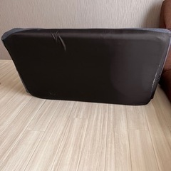 座椅子ソファ 開くとシングルベッドサイズの画像