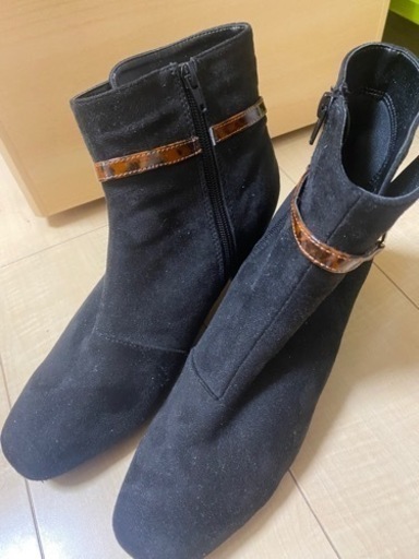 ショートブーツ　黒　25.5センチ