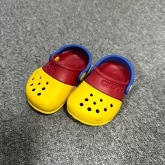 クロックスキッズサンダルの画像