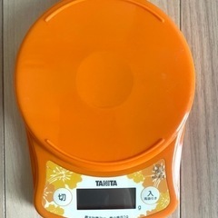 中古【タニタ】デジタルキッチンスケール　最大軽量2kg  オレン...