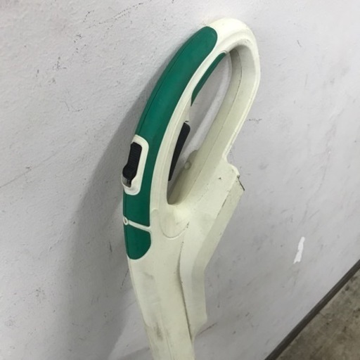 ☆値下げ☆ 2305-964 makita 充電式草刈機 充電機あり バッテリー無し 動作確認済 汚れ、傷あり 現状渡し