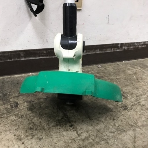 ☆値下げ☆ 2305-964 makita 充電式草刈機 充電機あり バッテリー無し 動作確認済 汚れ、傷あり 現状渡し
