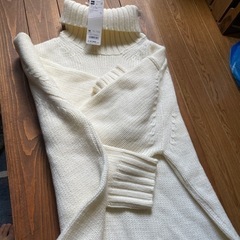 GU 新品セーター　タートルネックセーター　M