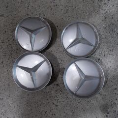 ベンツ　Ｖクラス　ＧＬＢ　Ｗ２２２　Ｗ２２１　Ｓクラス　他　245/45Ｒ１９　スッタトレスＡＷの画像