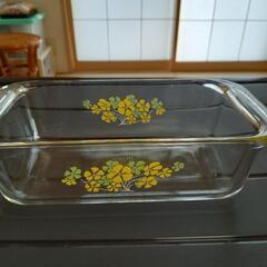 パイレックス耐熱ガラスとソースパンの画像