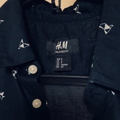 状態良好。H&Mメンズシャツの画像