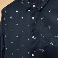 状態良好。H&Mメンズシャツの画像
