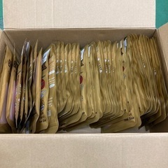 大量のマスクの画像