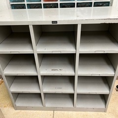 シューズボックス　スチール製