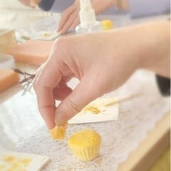 初心者さま大歓迎🆕8月レッスン日up！「ふわふわカップケーキ」を粘土で作りましょうの画像