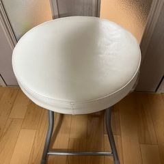 折りたたみ椅子の画像