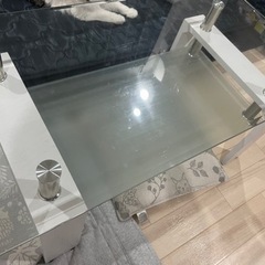 リビングテーブルの画像