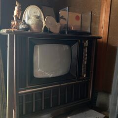 家の中のレトロ冷蔵庫、レトロテレビなど全部無料でお譲りします！早...