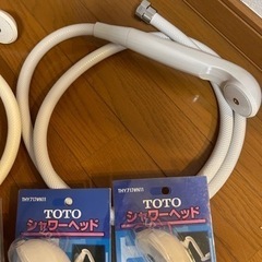 TOTO  シャワーヘッド・ホース（一部未使用）の画像