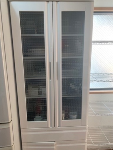 「決まりました」食器棚