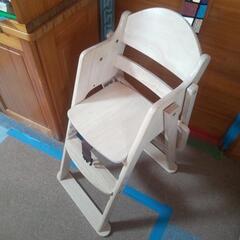 カトージ ベビーチェア 高さ調整の画像