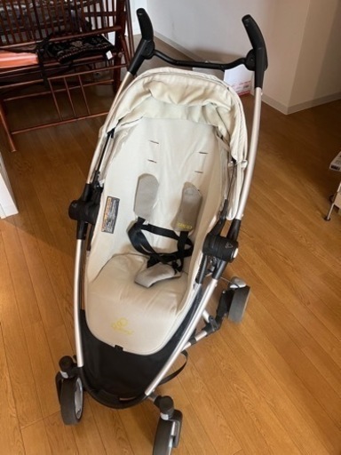 クイニーザップ　4輪ベビーカー