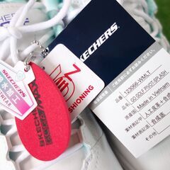 【おみせっち】【各サイズ】訳あり新品 SKECHERS GOLF 撥水加工 スパイクレスゴルフシューズ ホワイト×マルチ 5GEN GOGAMAX スケッチャーズ 定価9,900円の画像